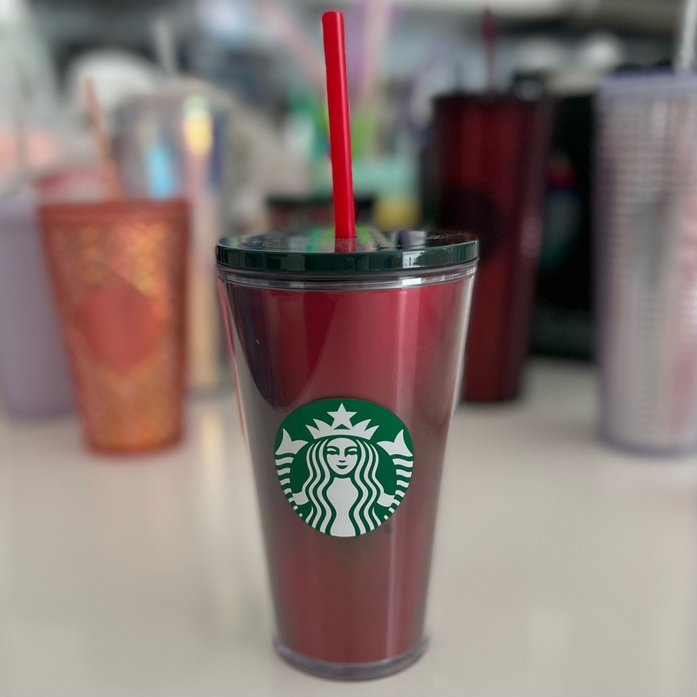 Starbucks Christmas🎄Cup ✨ Less than retail ✨ Green Red